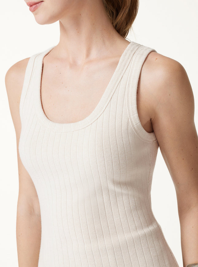2Pcs Set MaxWarm U-Neck Built-In Bra Top & Crossover Banded Hem Top